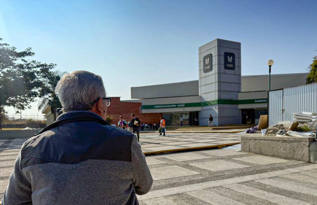Profe Marco insiste al IMSS