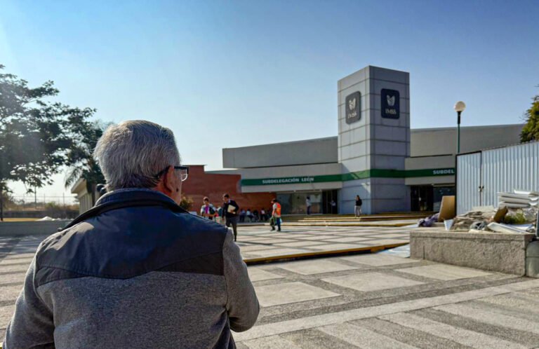 La Salle Bajío evade pagar al IMSS dejando a su exprofesor sin pensión, con demanda ganada y una década de lucha