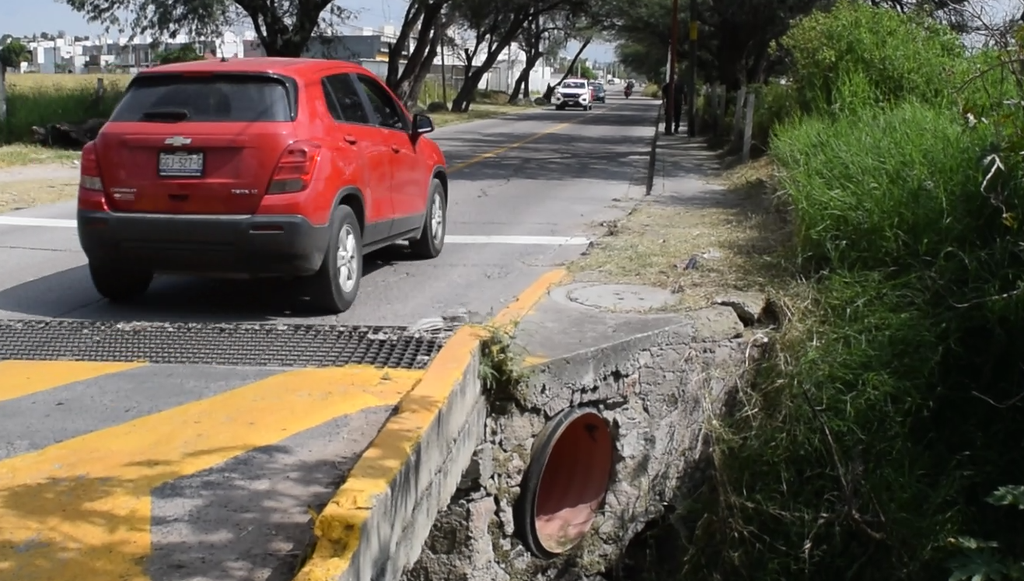 Urgente: más de 20 años exigiendo banquetas en la Vía Láctea